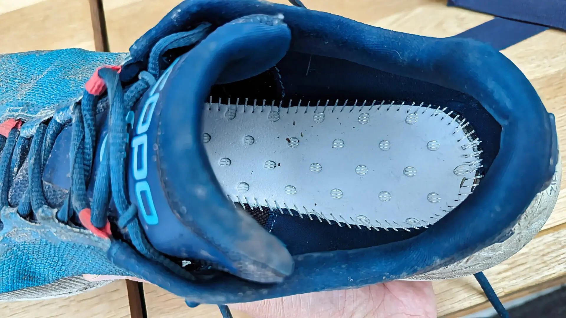 Topo MT-5 - Unter dem Ortholite©-Einleger befindet sich die Entwässerung
