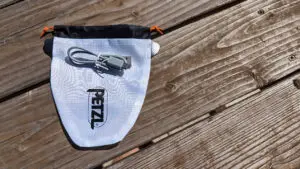 petzl-swift-rl-9 Shell LT Transportbeutel mit Lampionfunktion und Ladekabel USB-C/USB-A